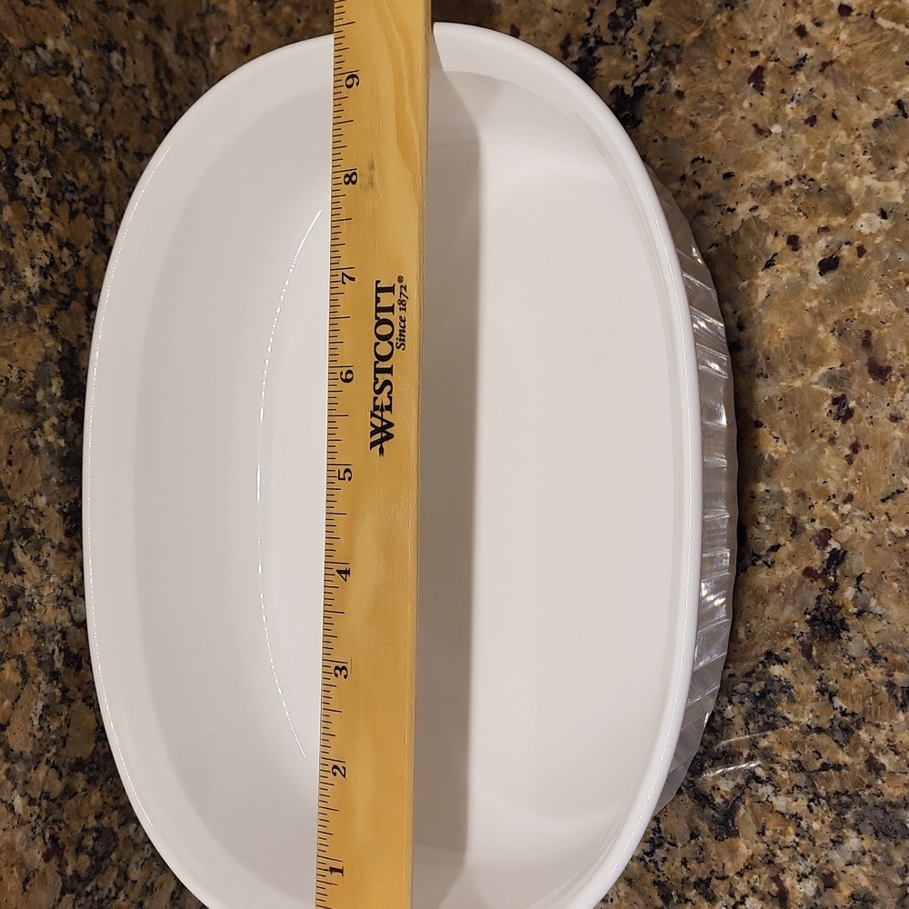 Vintage CorningWare French White Casserole Dish - 1.8 Liter - Picture 3 of 4